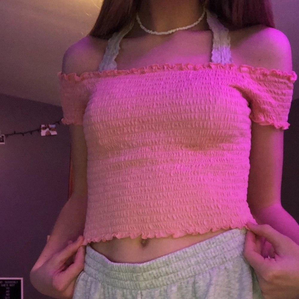 pink fitted crop top